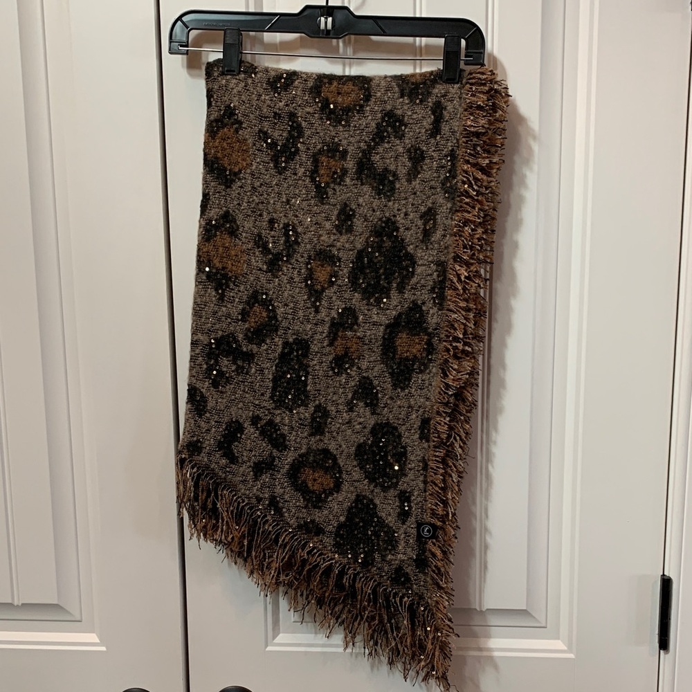 NWOT Leopard Print Fringed Scarf gift under $30